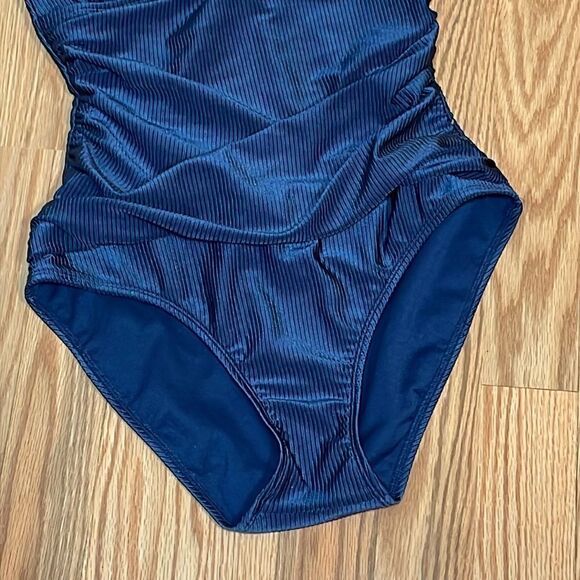 Ellen Tracy Ribbed Navy Blue Swimsuit, 8 - Picture 3 of 7